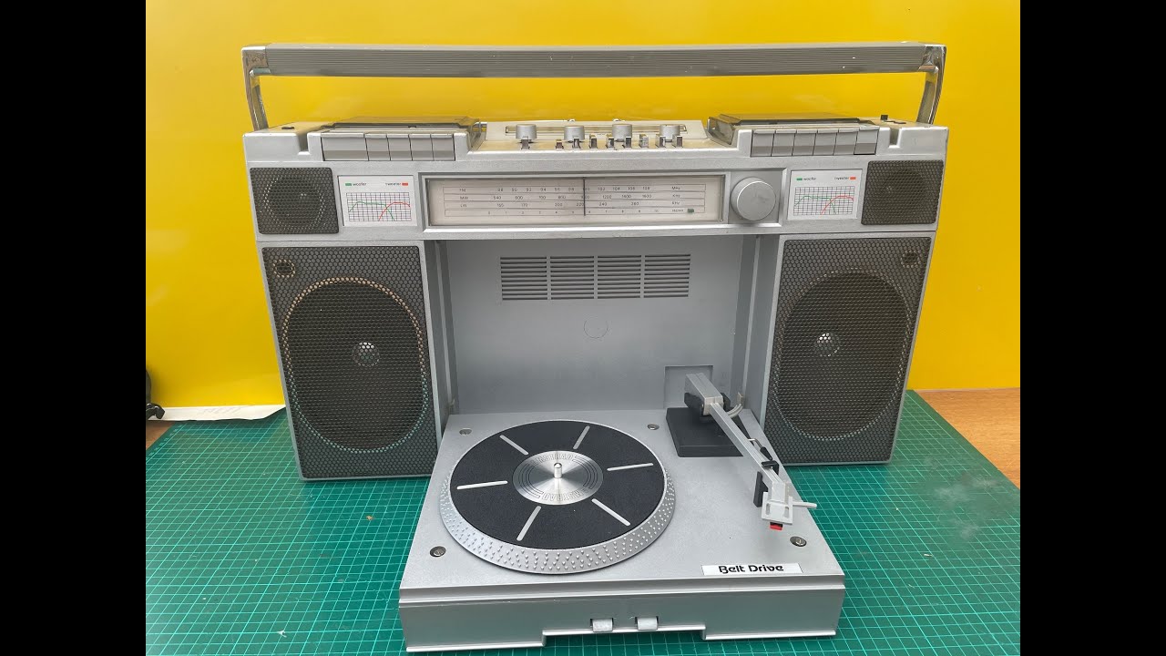 Amstrad 8060 Portable stereo with Turntable, dismantle and fix, Part 1