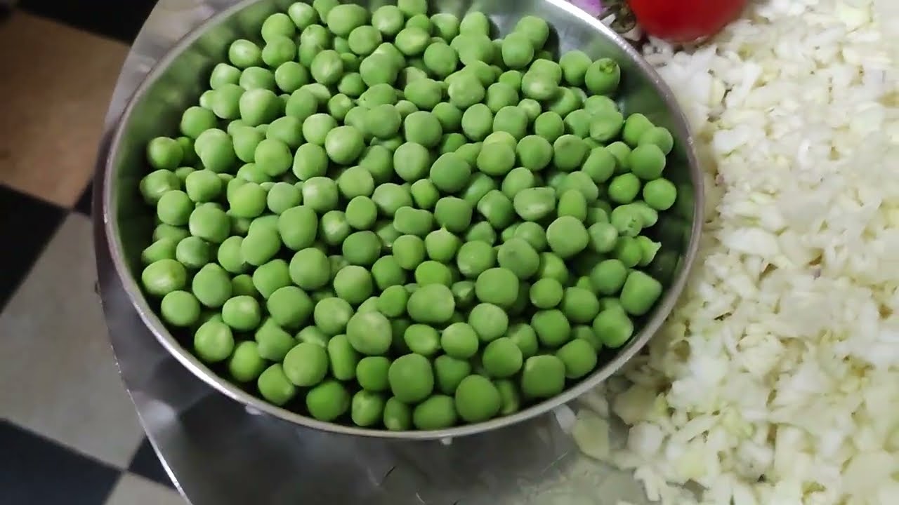 Gobhi Matter Sukha Sabji (Hindi)