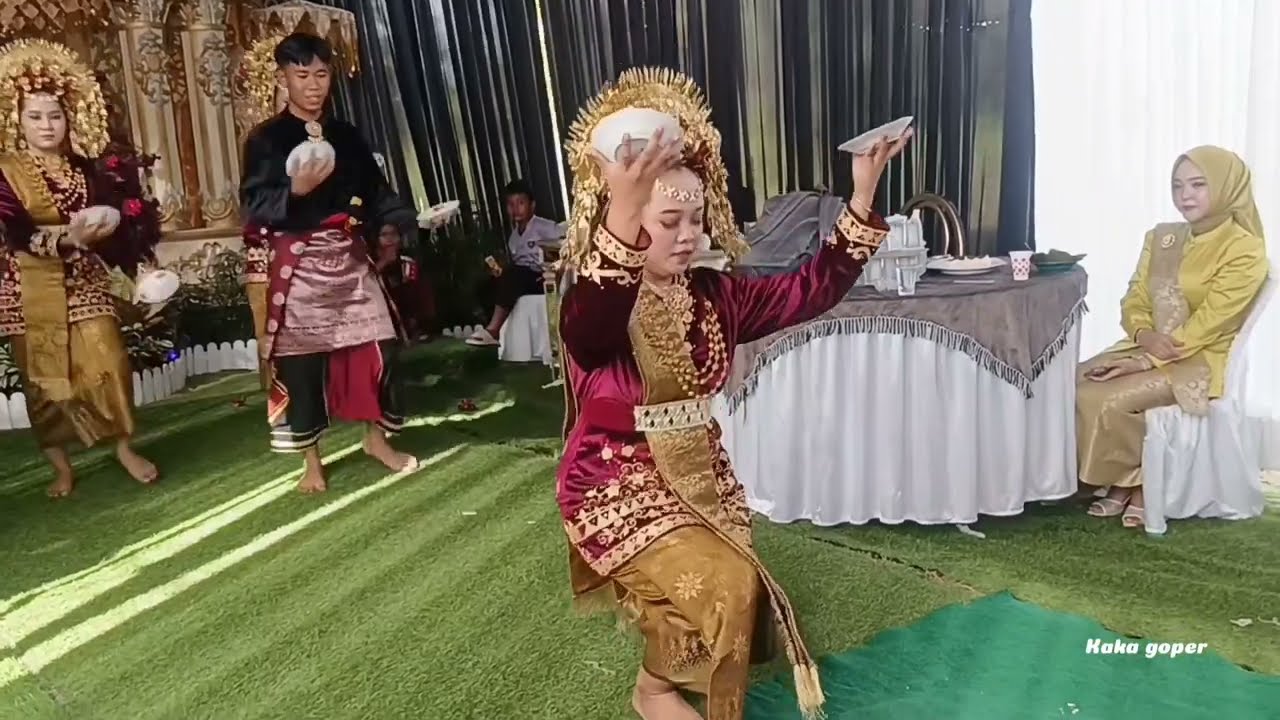 BARALEK GADANG, Tari piring Sanggar seni tari ratu management Resepsi pernikahan Melati & Nafis