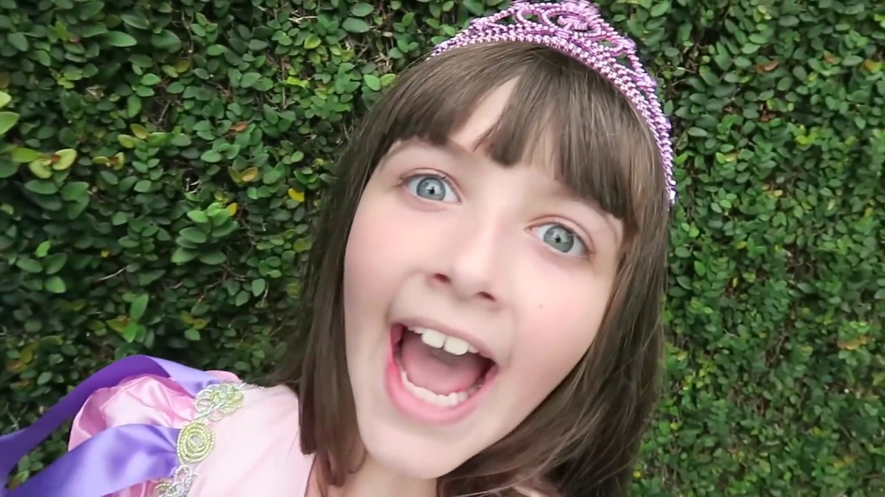 A GI É A PRINCESA MALVADA DO LUCCAS NETO