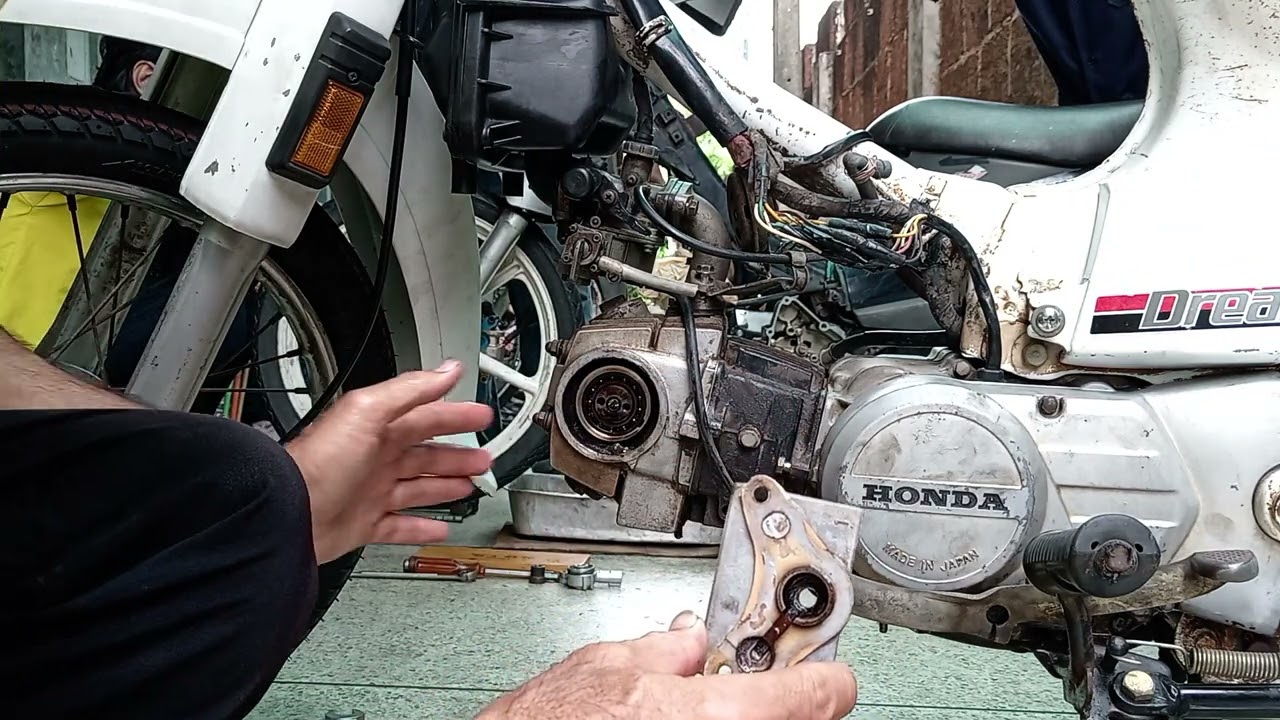 ถอดเครื่องยนต์ส่วนบน HONDA​DREAM​ 100​ (คุรุสภา)​