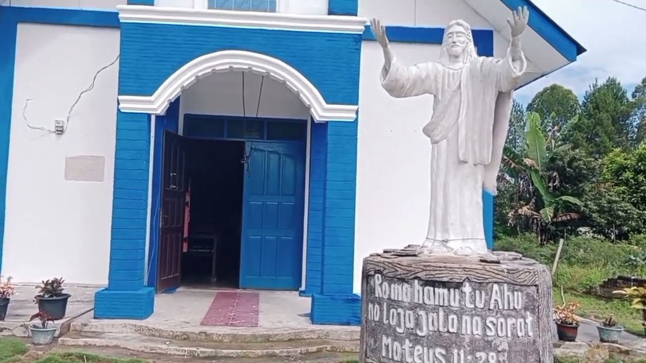 HEBAT, SEORANG ANAK GADIS BANGUN GEREJA DI TAPANULI