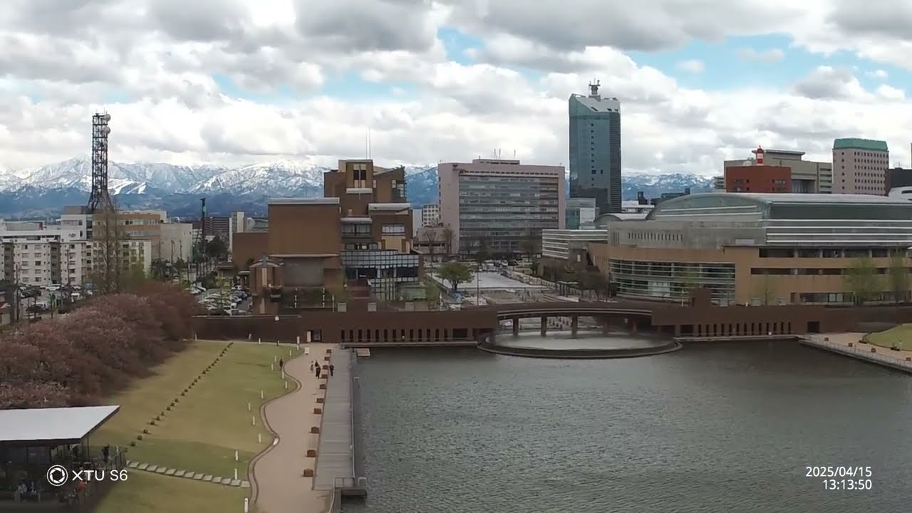 富岩運河環水公園天門橋展望塔から望む立山連峰　20250415