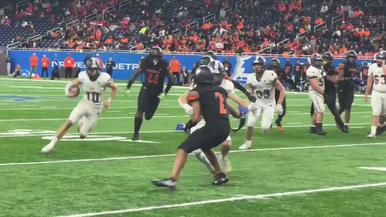 Caledonia 2023 QB Mason McKenzie shows his playmaking abilities in 2022 Division 1 State Finals