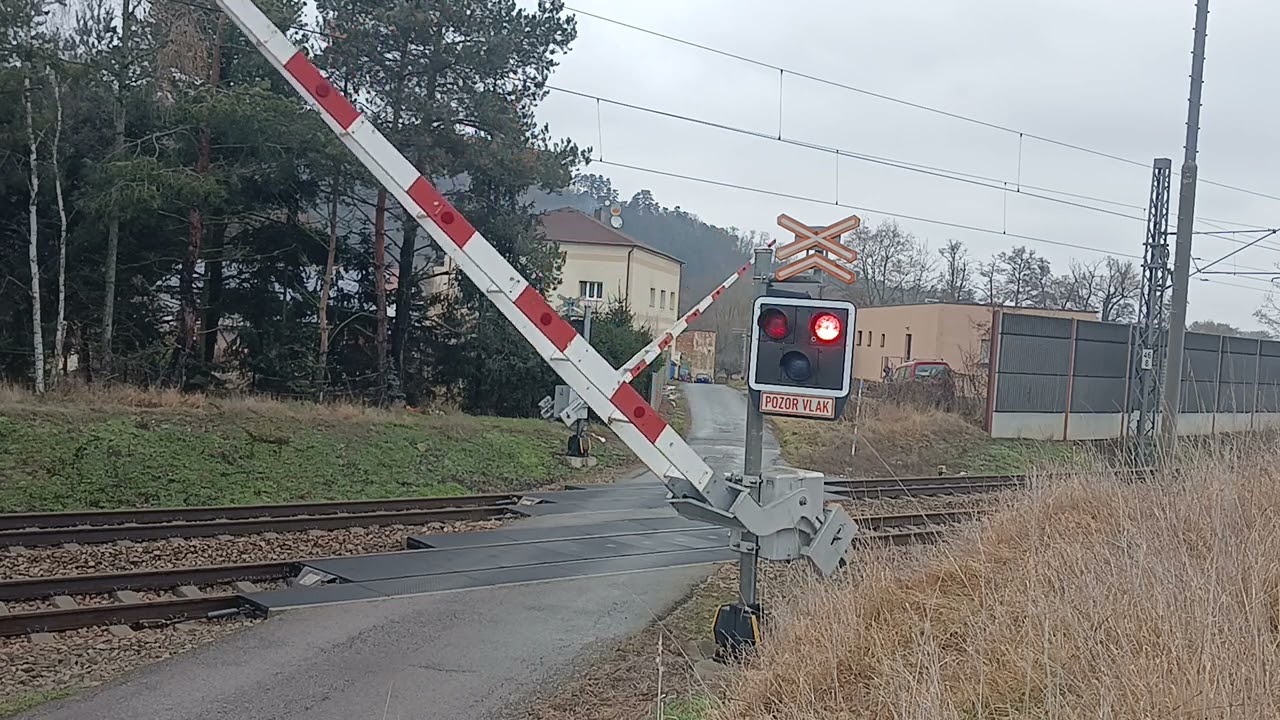 Czech (Železniční Přejezd Zdice)