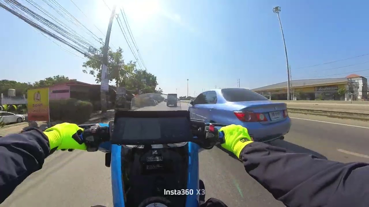 HONDA NM4 วิ่งในเมืองเชียงใหม่