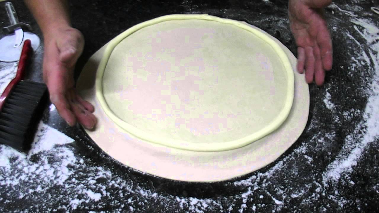 Como fazer sua pizza com borda recheada