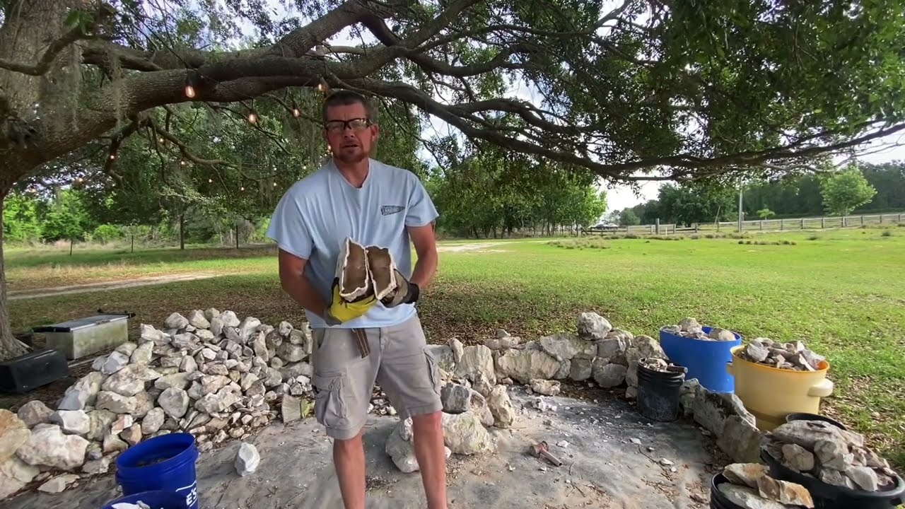 ￼Abo spalling large coral with hammerstone