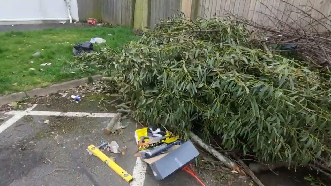 Look at all the crap the  travlers have left behind forgod sack council get a barrier up 