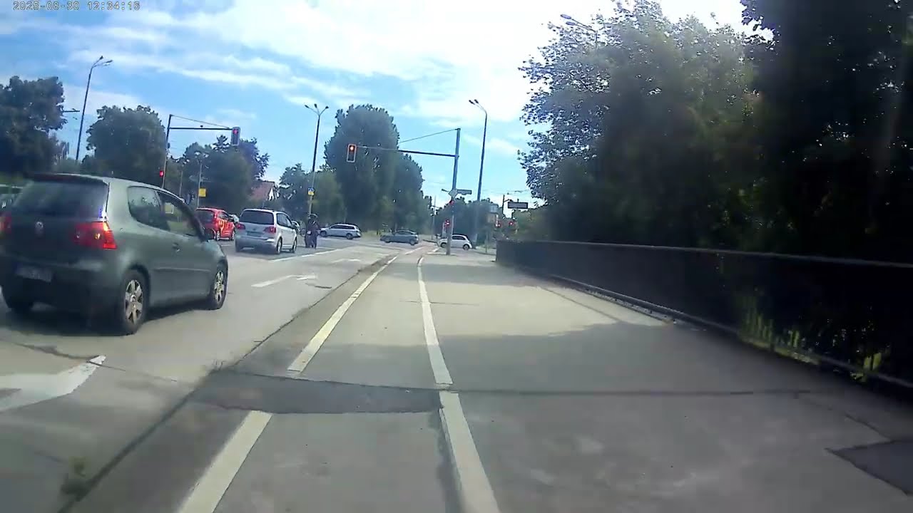 Sicht vom Fahrrad von der Stadt in die Natur