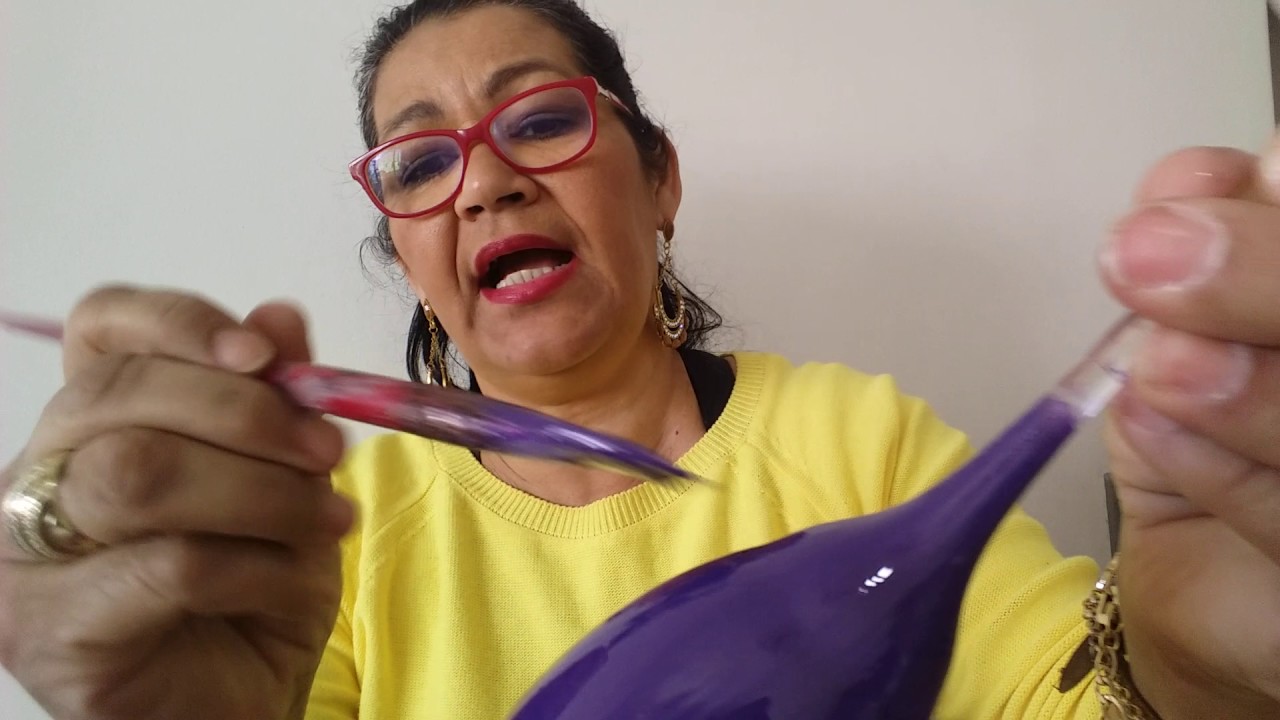 Taças com verniz vitral e tinta relevo.