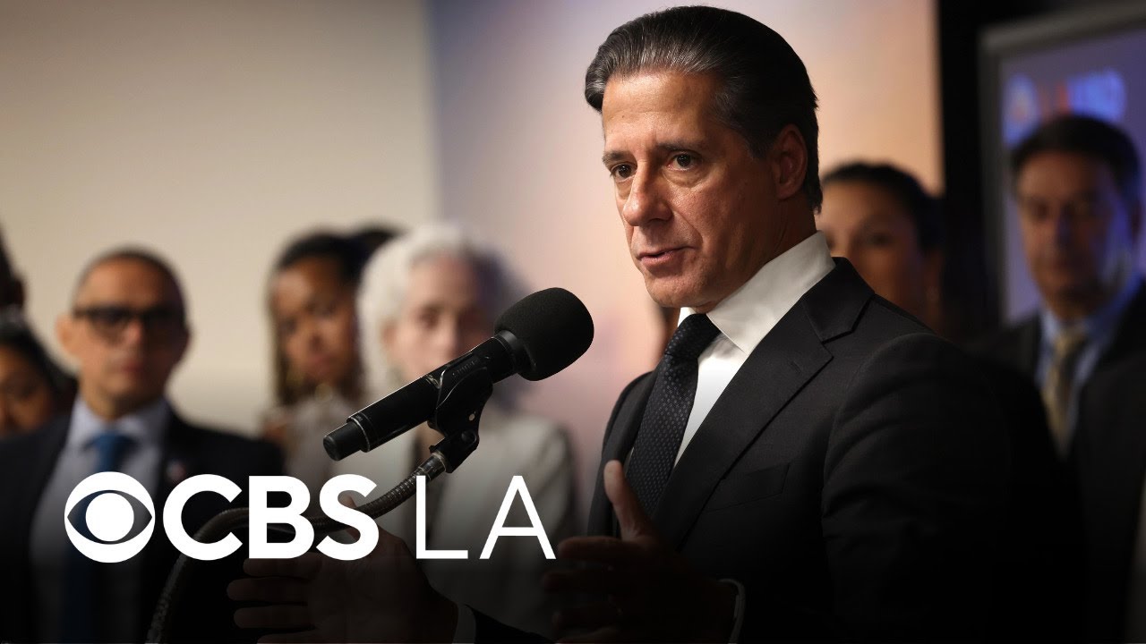 LAUSD holds meeting after FBI raids Superintendent Alberto Carvalho's home
