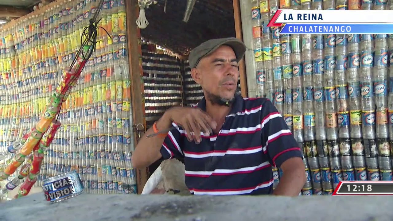 La increíble casa construida con botellas de plástico en Chalatenango