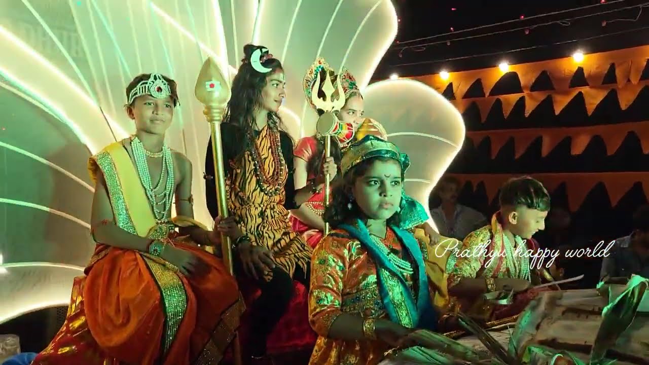 ಮಧೂರು  | ಜನಸಾಗರದ ಮಧ್ಯೆ ಸಾಂಸ್ಕೃತಿಕ ವೈಭವ | ಹುಲಿಗಳ ಆರ್ಭಟ |ಕಾಸರಗೋಡು ಪರಿಸರದಿಂದ ಬೃಹತ್ ಹೊರೆಕಾಣಿಕೆ ಸಮರ್ಪಣೆ |