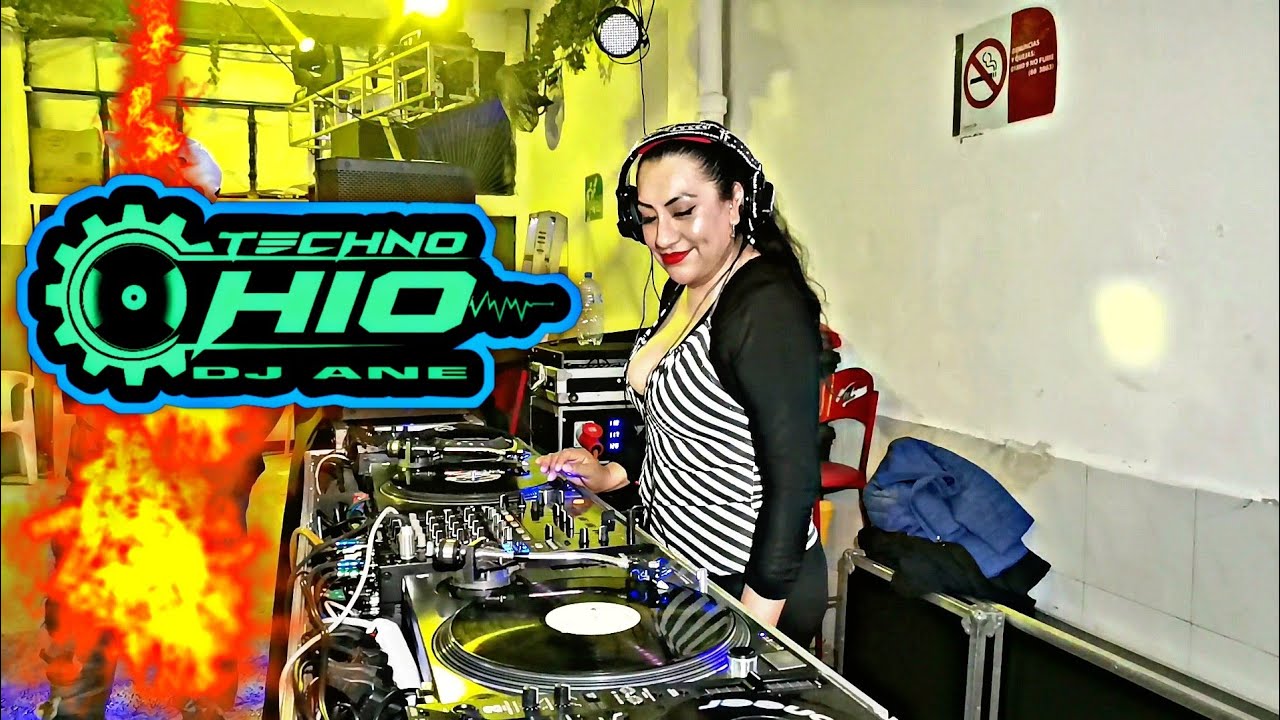 Chio Vega Dj - En El Salón Café Salsa Club (Unimos Por La Musica ) 2021