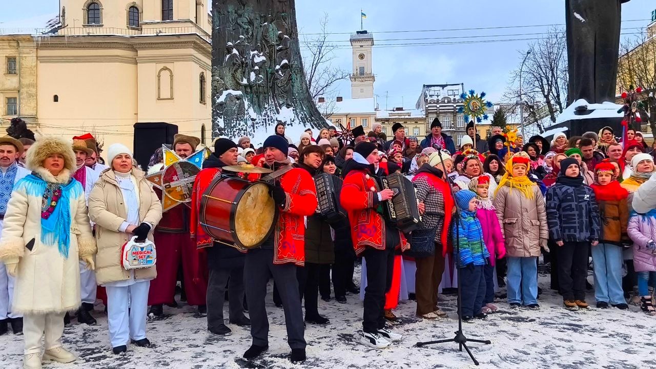 Львів Різдво 2026: колядники і звіздарі на фестивалі Нова радість стала Lviv Christmas