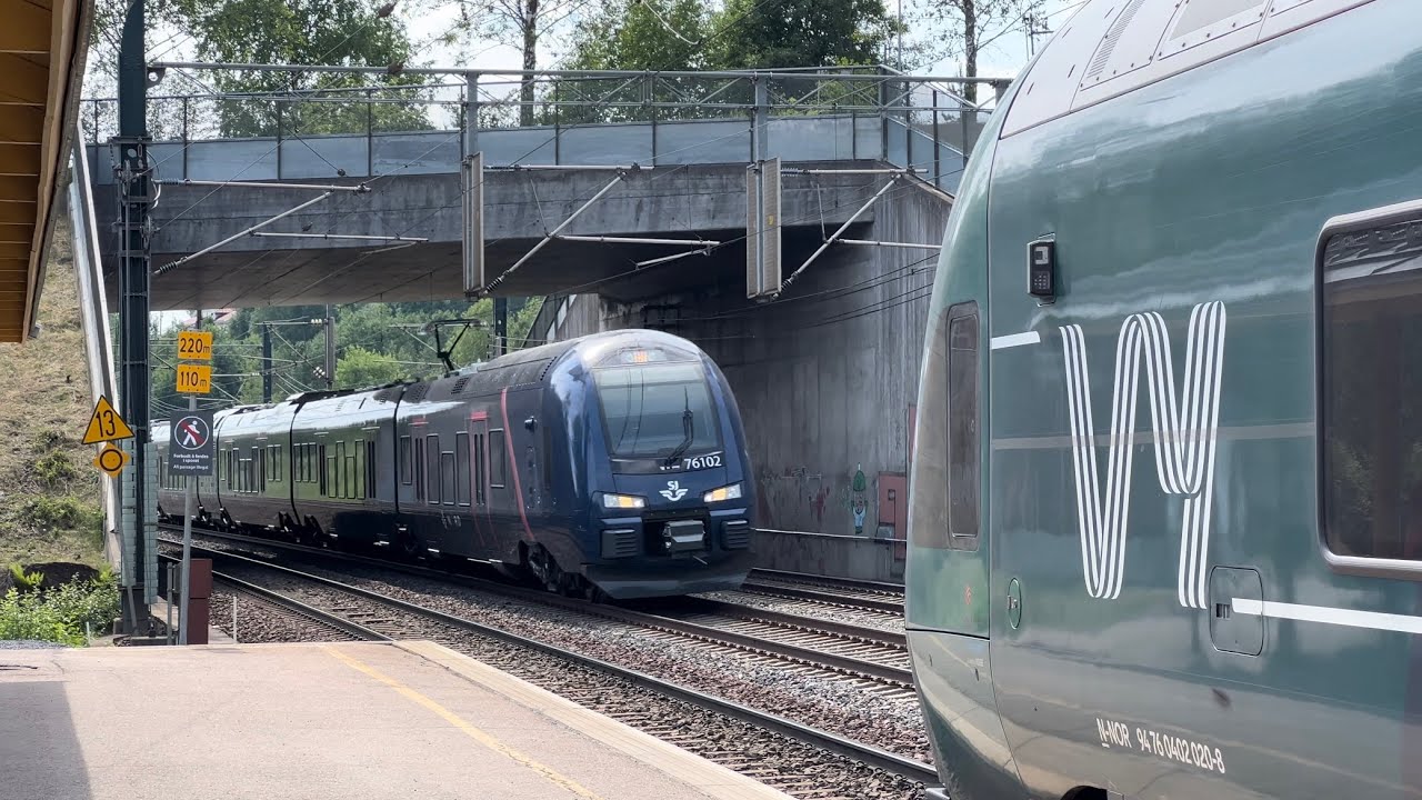 Trains at Leirsund station (Vy, Flytoget, SJ-Nord and BaneNOR)