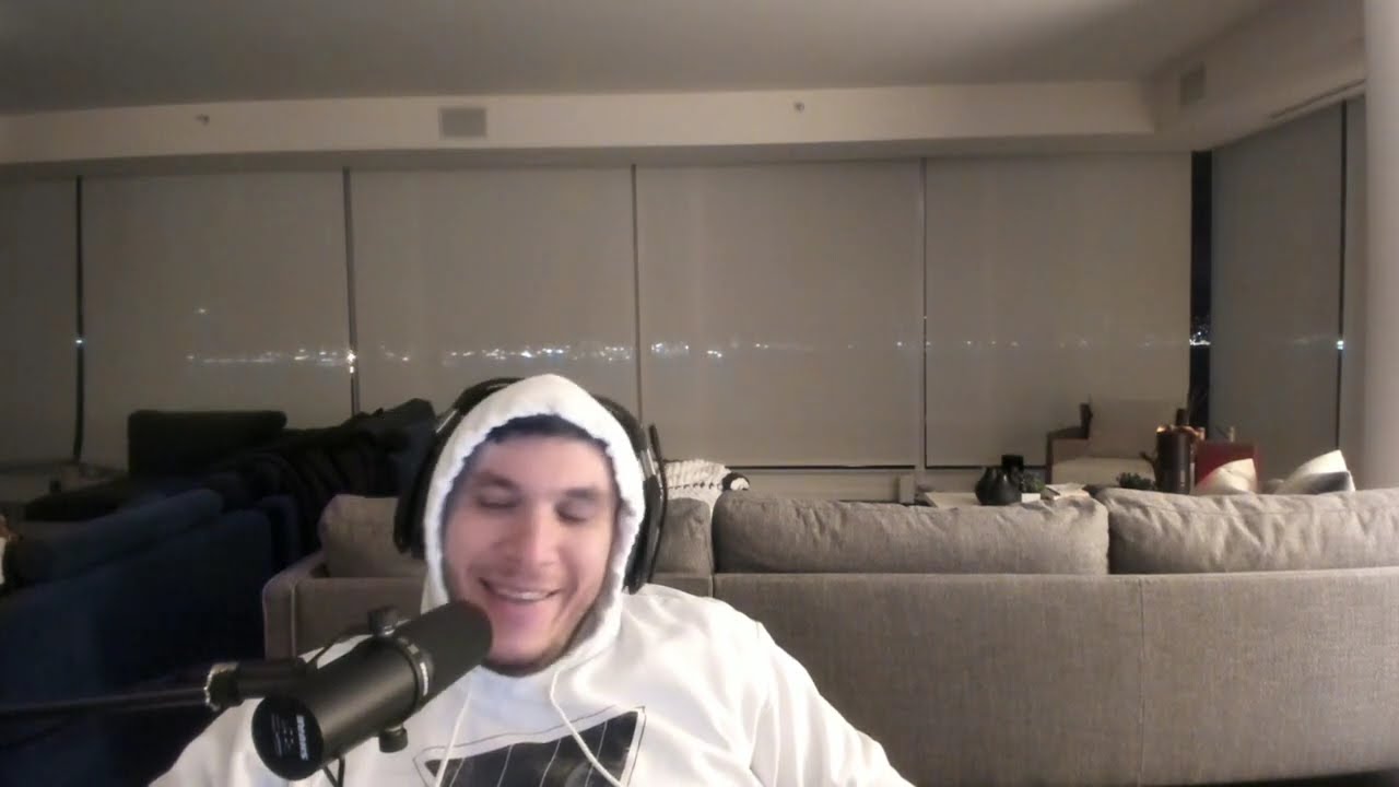 trainwreckstv(2M HUNT HAPPY HOLIDAYS)329