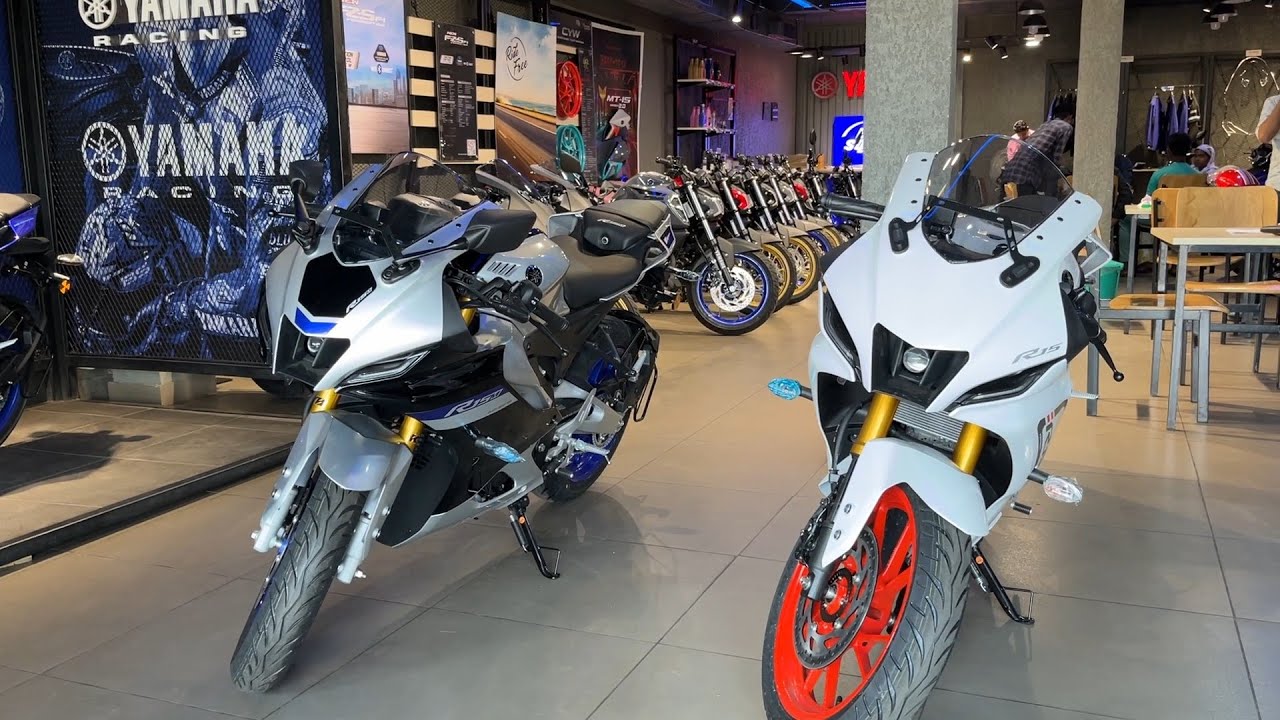 New Yamaha R15M Vs R15 V4 White | Choose The Right Machine | R15 Lovers | 