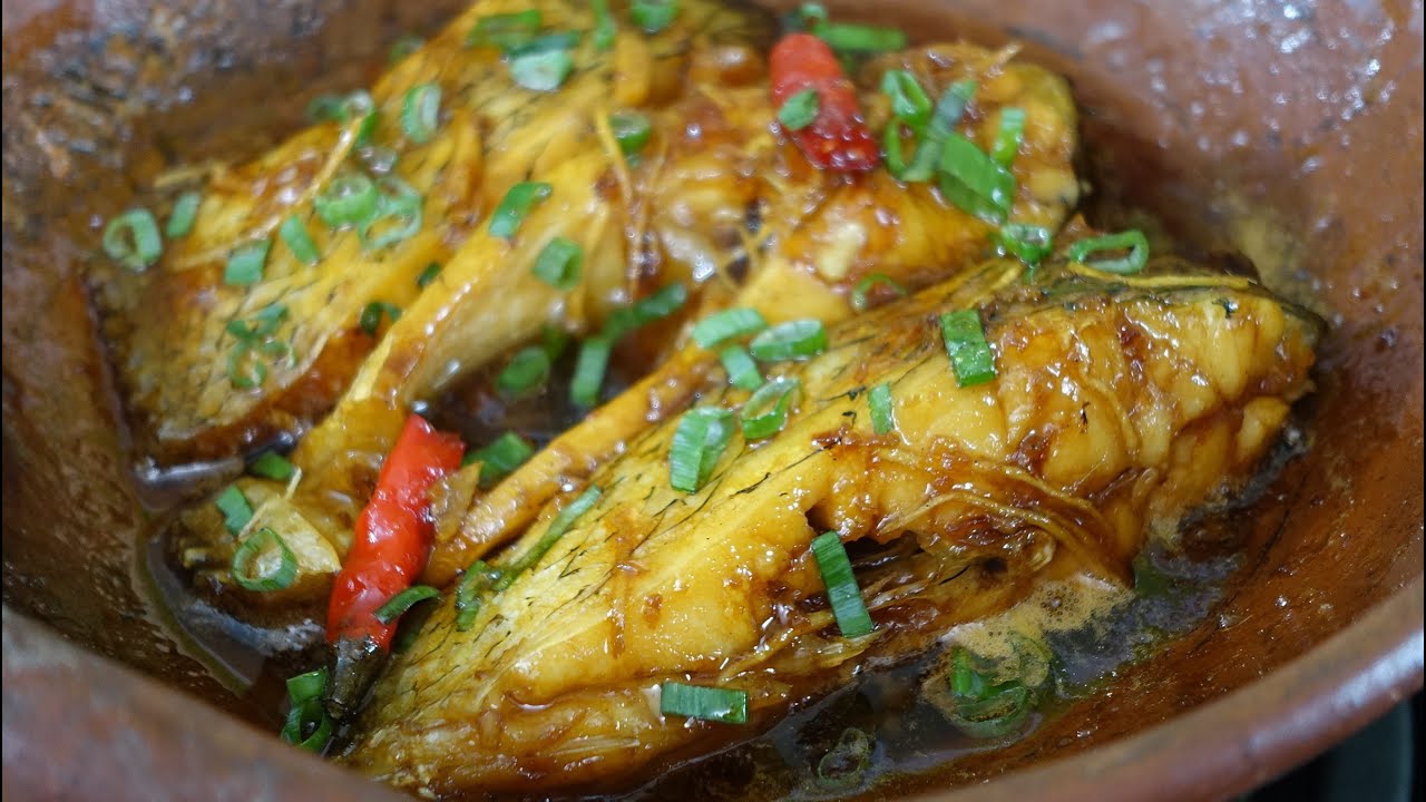 Cá kho - Vietnamese Caramelized Fish | Helen's Recipes