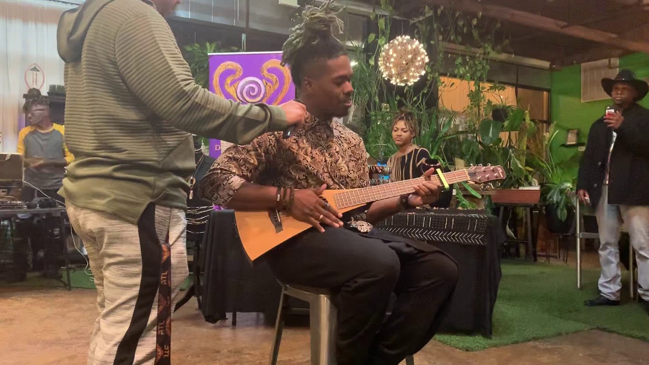 EMusical performs at a Spa