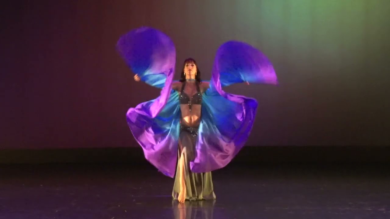 Buikdansen met Zijden Wings - Bellydance Improvisation with Silk Wings