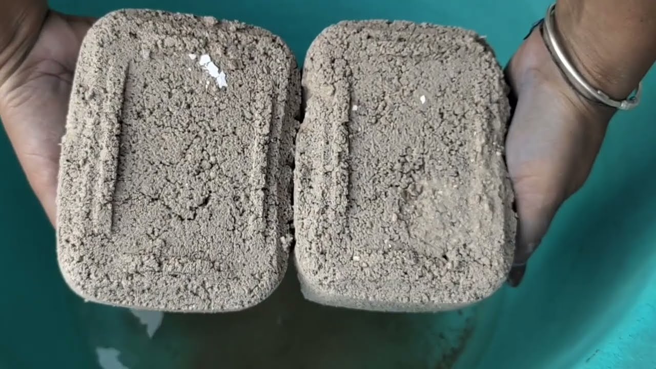 Asmr - Grainy yellow sand Crumble in water 💦💦#oddlysatisfying 