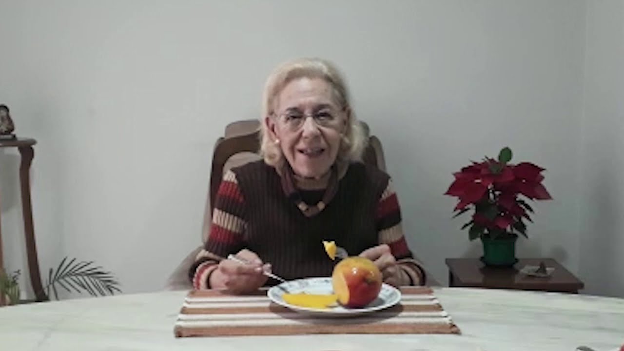 Minuto (ou mais) com Glorinha #49: Comer frutas com requinte.