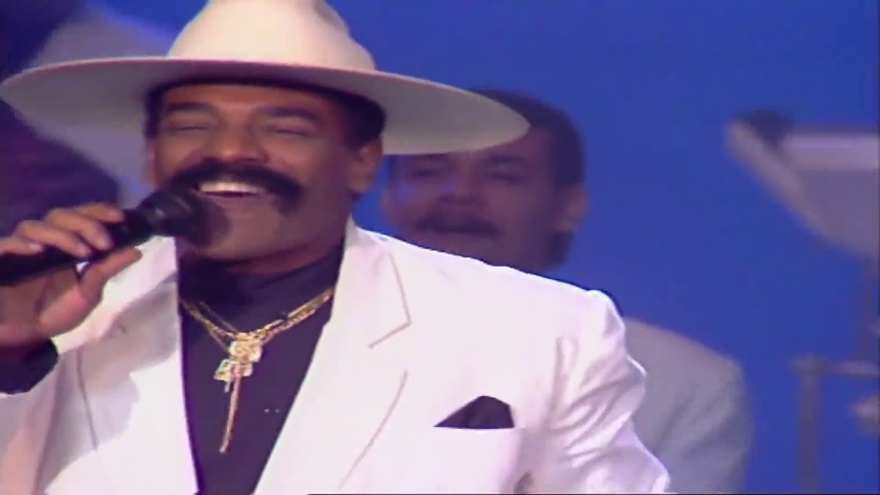 Juan Formell & Los Van Van - Aqui El Que Baila Gana (Full audio)