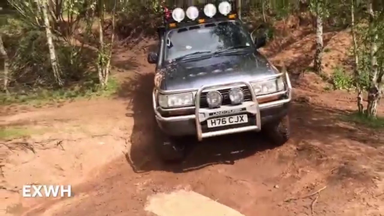 TOYOTA LANDCRUISER 80 SERIES OFF-ROAD HILL N DITCH