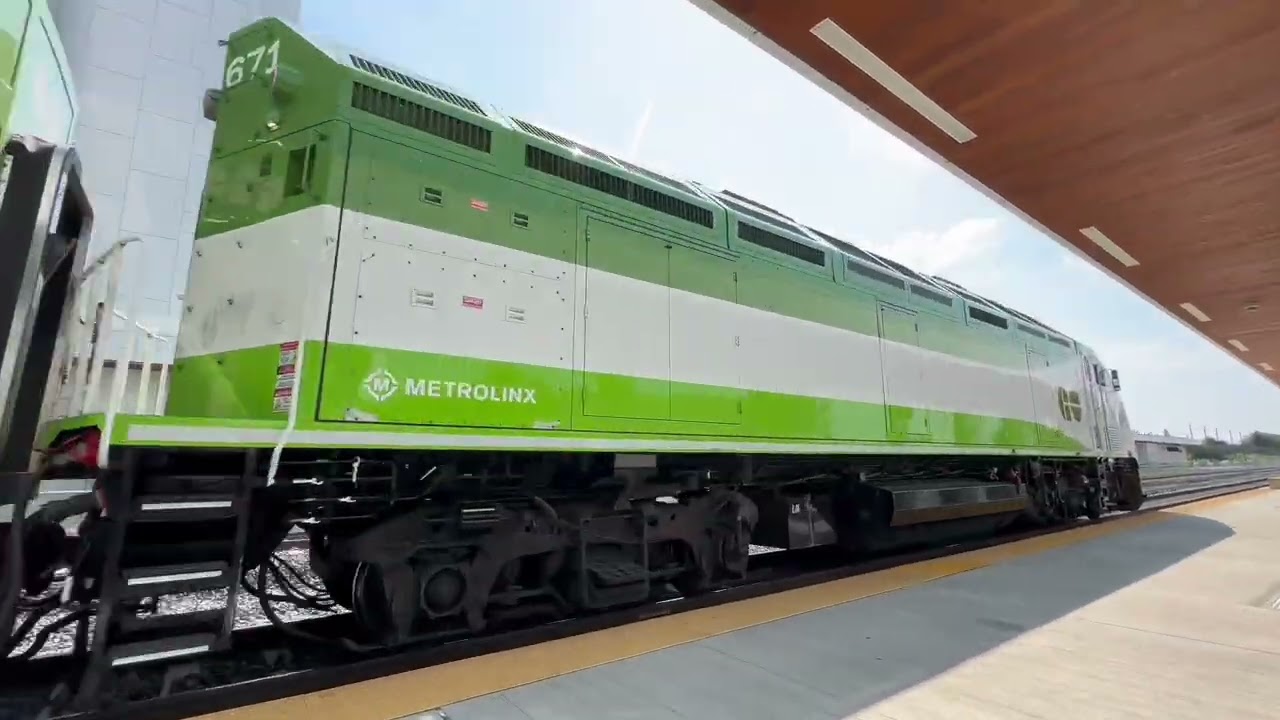 Man arrives last second and misses that train, RutherFord Go