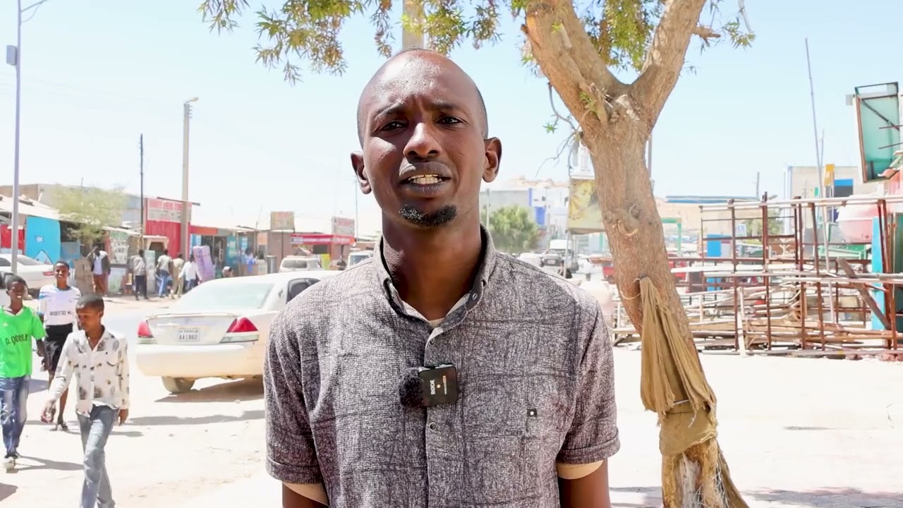 Shacabka magaalada Laascaanood ayaa dowladda Soomaaliya ku taageeray ilaalinta midnimada dalka.