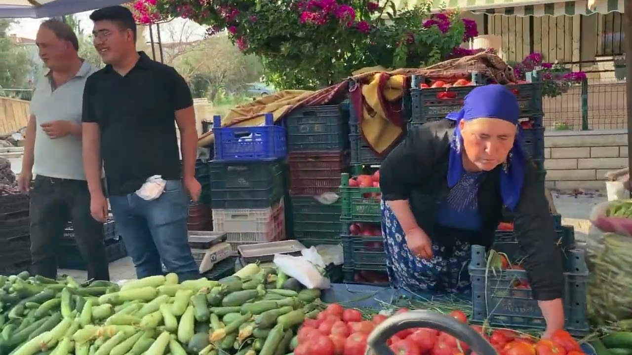 Altınoluk'da Salı Pazarı