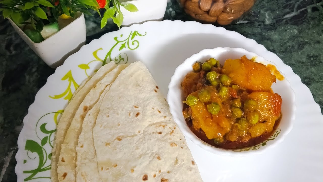 আলু মটর এর সবজি সাথে গরম গরম রুটি রেসিপি