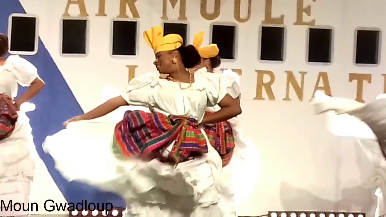 ( Moun Gwadloup )  Danse biguine pour l'élection de miss Le-Moule