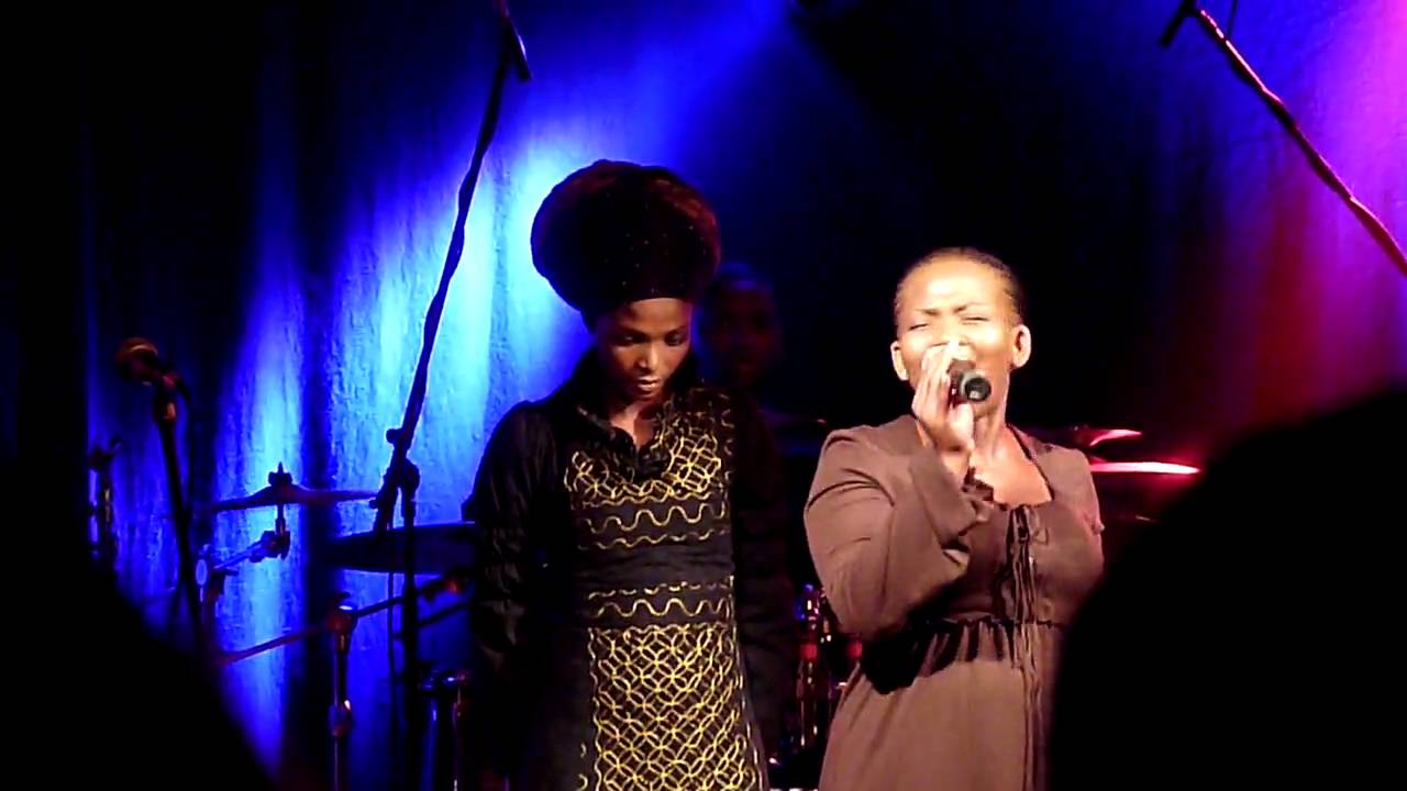 Solo der 1.Backgroundsängerin von Simphiwe Dana