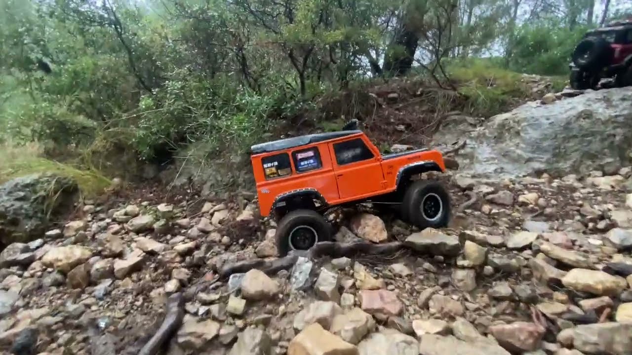 💥The route becomes more extreme💥 CRAWLER 1/10 BRONCO Vs DEFENDER ⛰️#top #automobile #offroad #like 