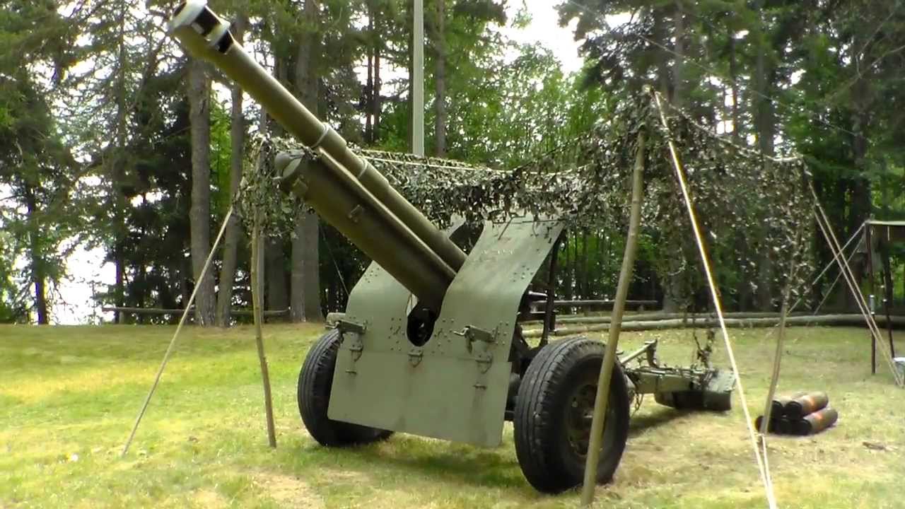 RIEVOCAZIONE STORICA CON  AUTOMEZZI E ARMI DELL' ESERCITO ITALIANO DEGLI ANNI 80^
