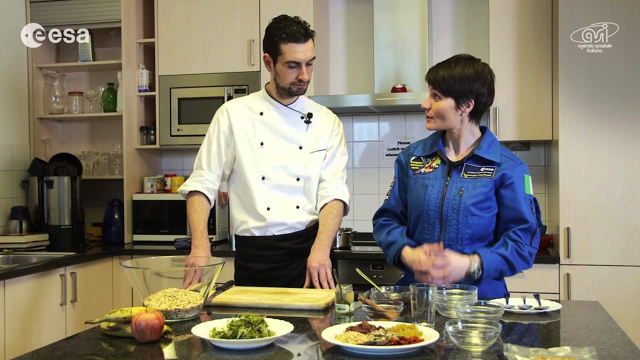 Power bar with Goji, chocolate and spirulina with Samantha and Stefano