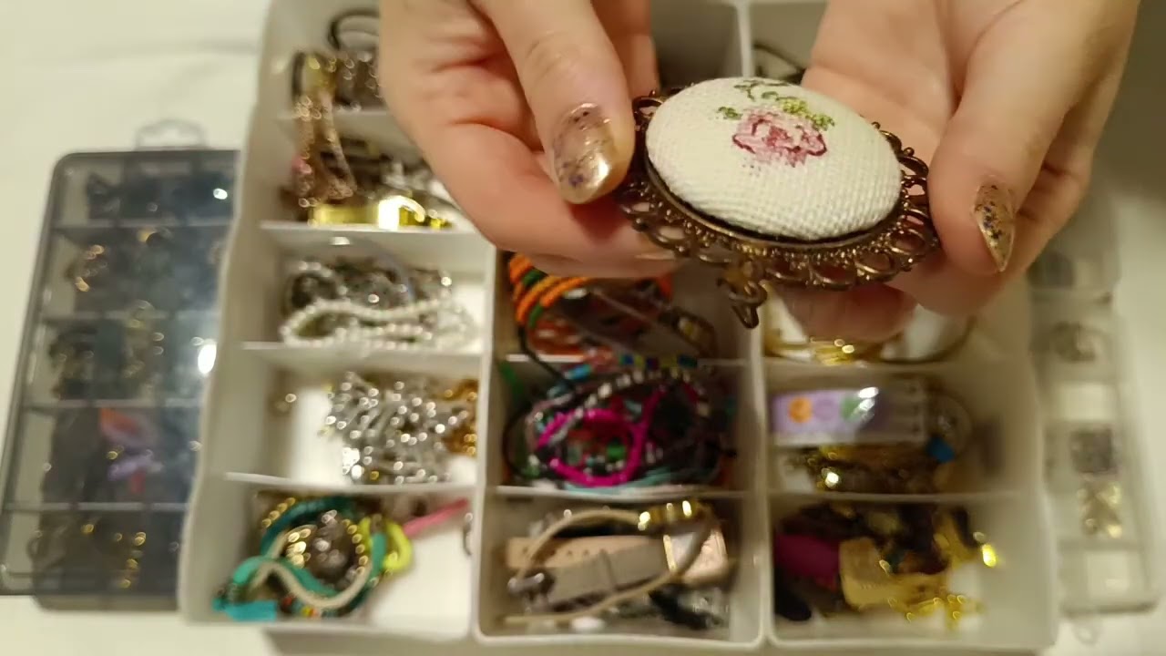 Takıları İnceliyorum (Fısıltılı Konuşma) | Türkçe ASMR