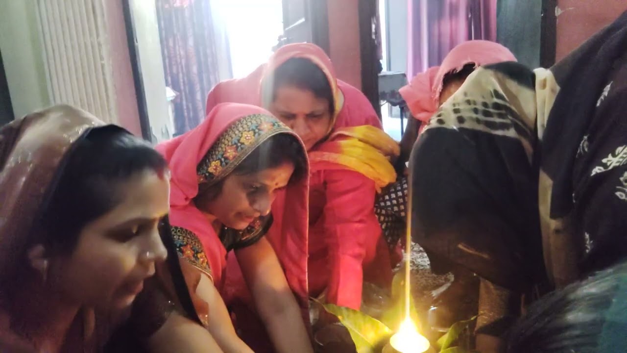 चट पट माता के पैर दबाने का गीत 🙏🙏#viral video #by सरिता मिश्रा और नीलम मिश्रा 🙏🙏