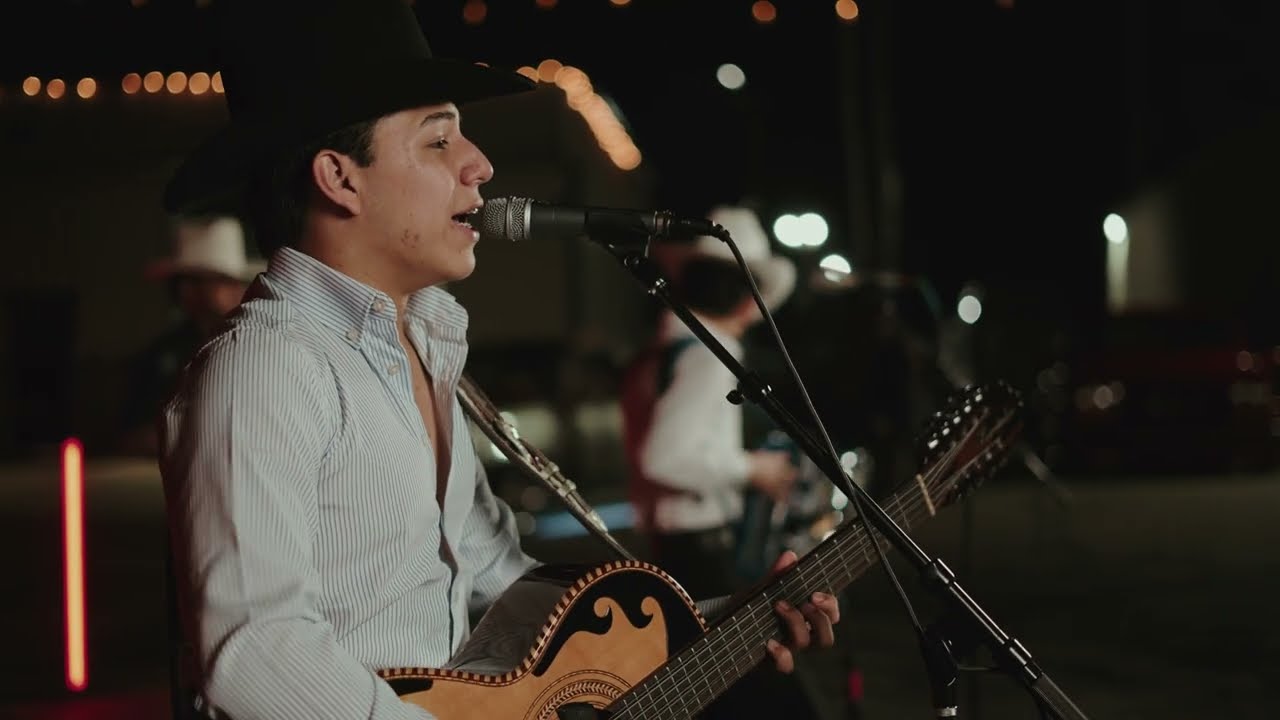 Hnos Escobedo - El Rey de Mil Coronas Video En Vivo