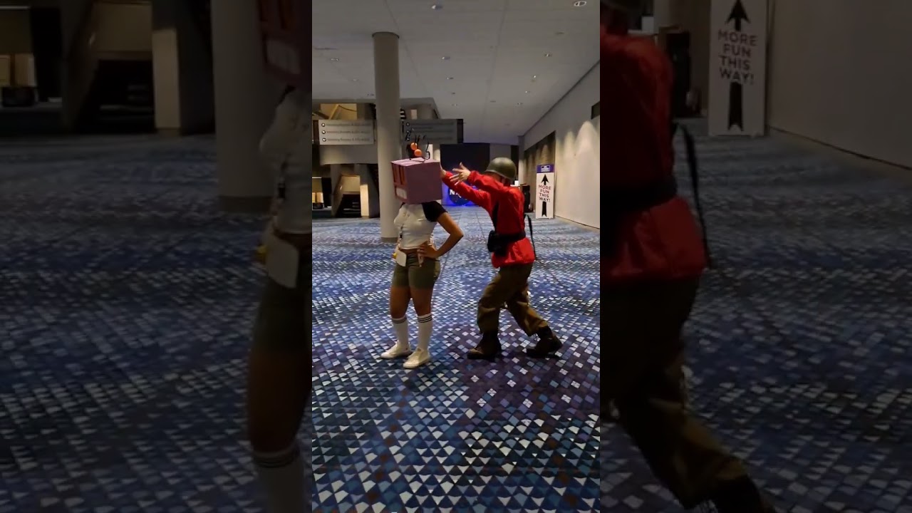 Tf2 soldier stealing hats at cons! Pt.2 #tf2 #tf2cosplay #cosplay #atlcomicconvention #teamfortress2