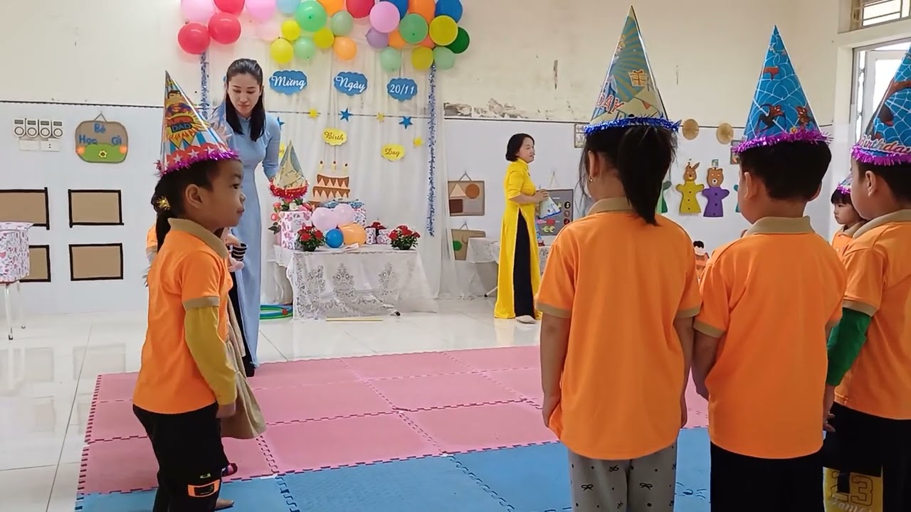 Hoạt động nhận biết phía trước, phía sau của bản thân