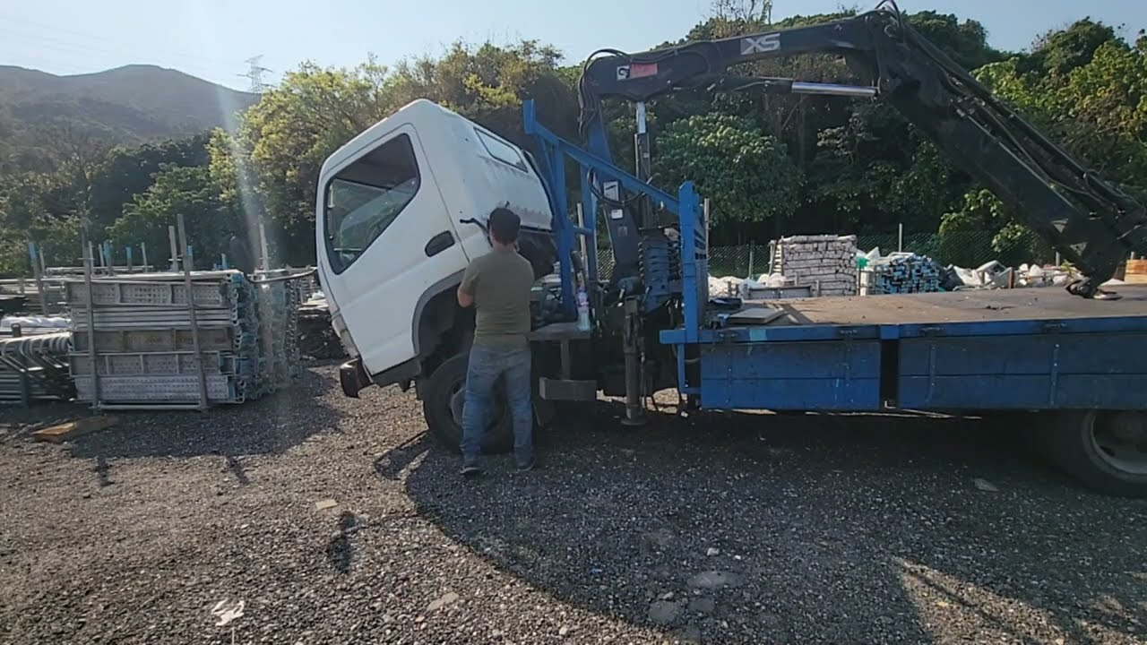 how to tilt the truck cabin