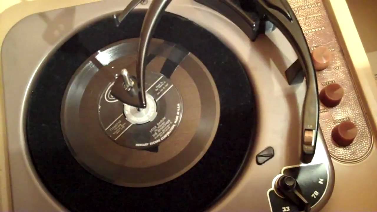 1950s Magnavox CP251M tube record player demonstration