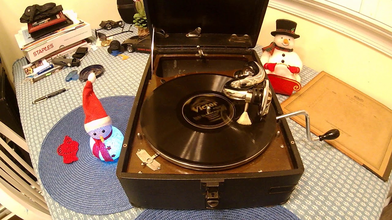 Hark! The Herald Angels Sing - Trinity Choir - 78rpm record played on HMV 102B Gramophone