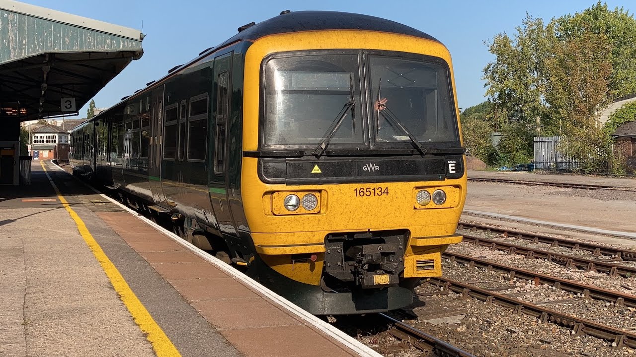 GWR 165134 departing Yeovil Pen Mill with a 3 tone 😎 19/09/2002.