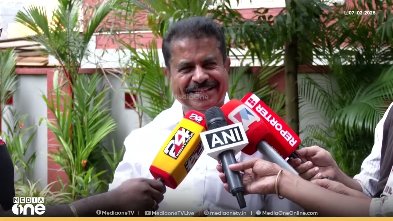 ഫോട്ടോ നോക്കിയാണ് ചോദ്യം ചെയ്യുന്നതെങ്കിൽ മുഖ്യമന്ത്രിയെയും ചോദ്യം ചെയ്യണം: അടൂർ പ്രകാശ്