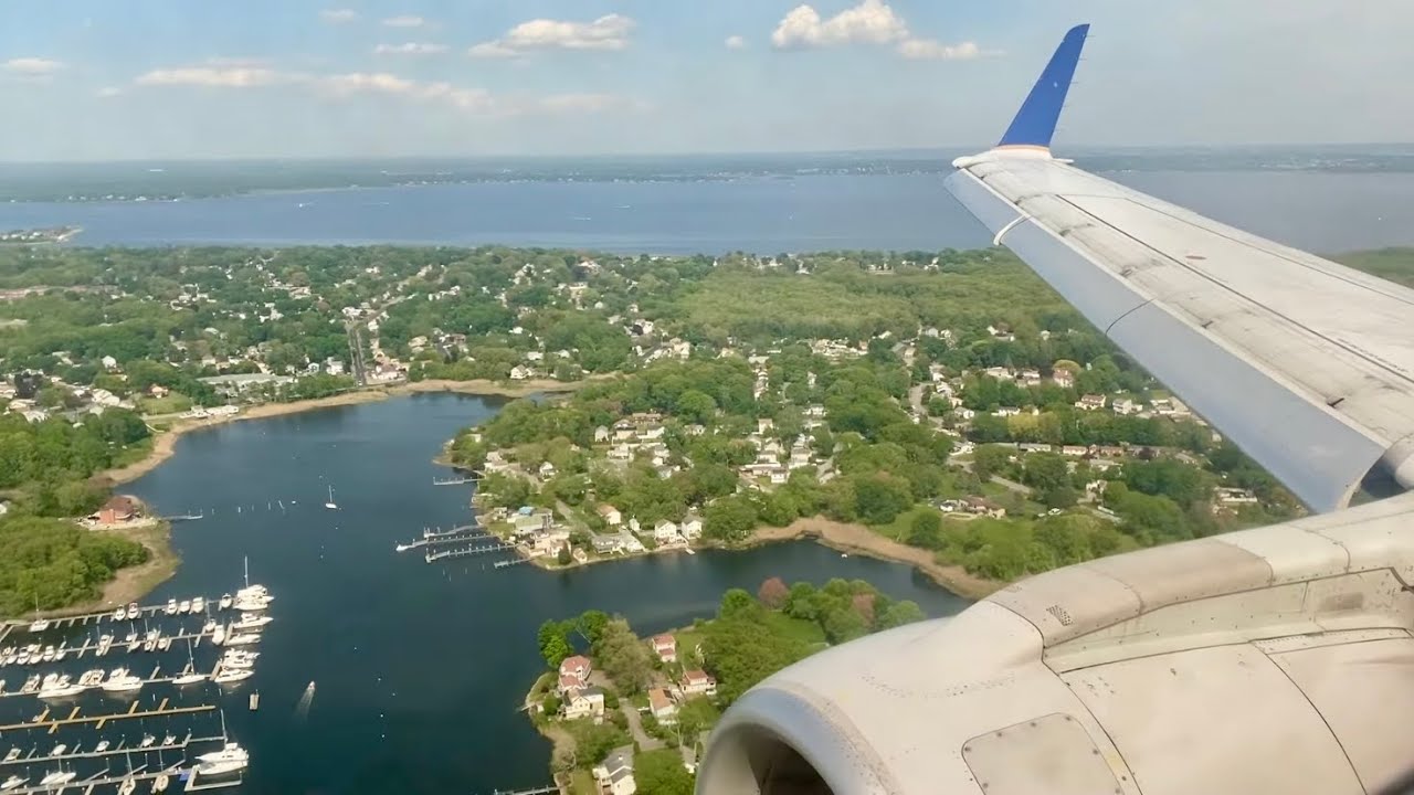 Beautiful short runway landing in Providence - United Airlines - Embraer ERJ-170